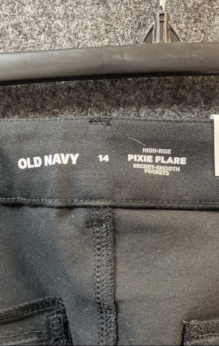 Old Navy Women's Pixie Flare Pants Black High-Rise Secret Smooth Sz 14 NWT
