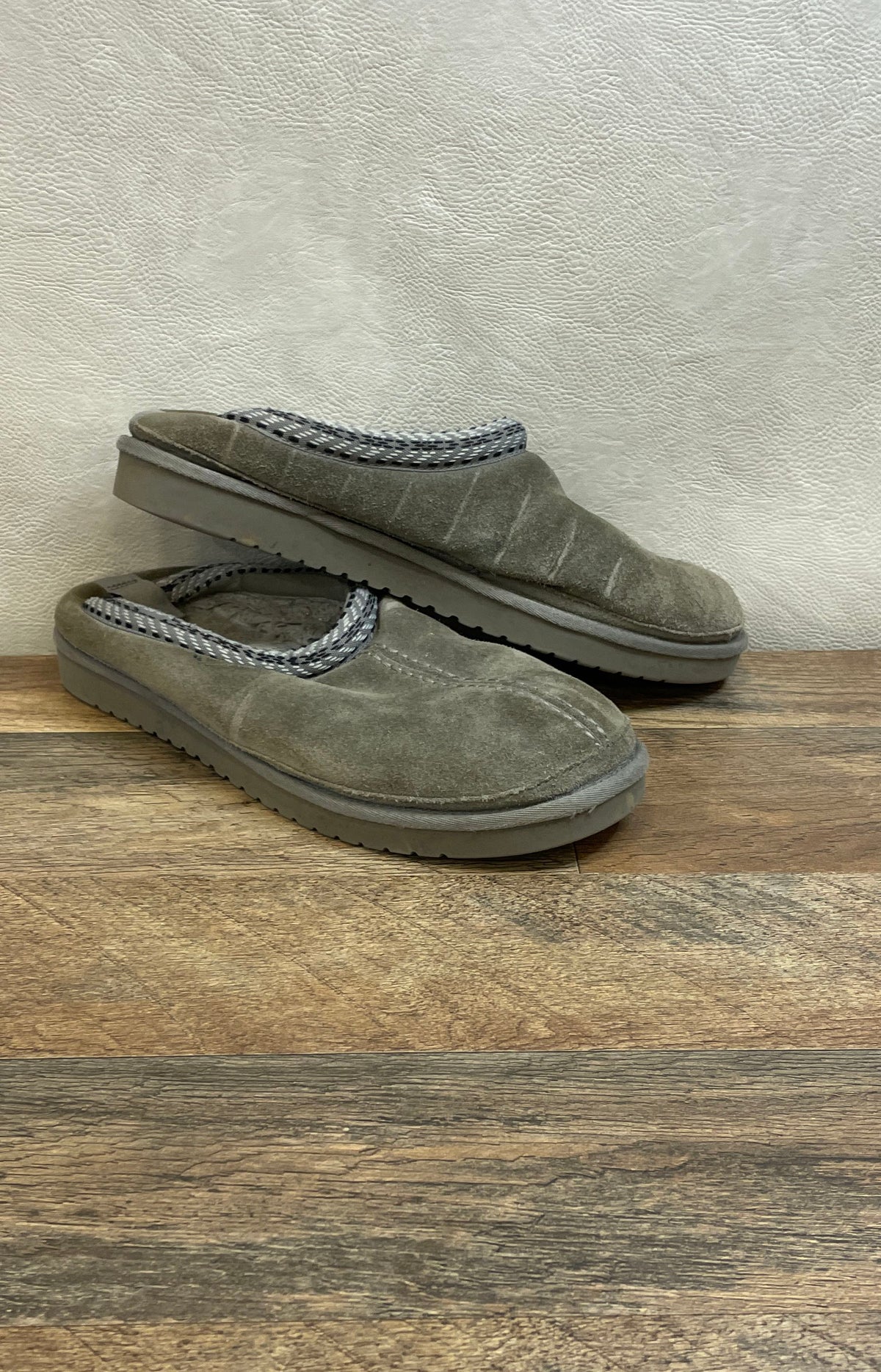 Koolaburra by UGG Burree Men's Grey Suede Clog Slippers Size 10