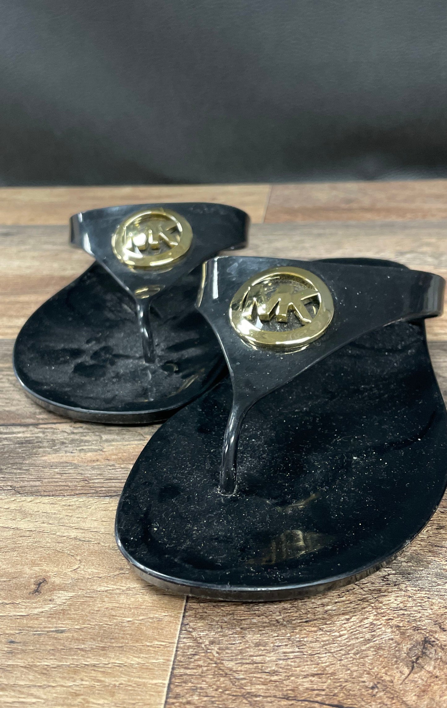 Michael Kors MK Plate Jelly Thong Sandals Black Gold Flip Flop Women's Size 7.5