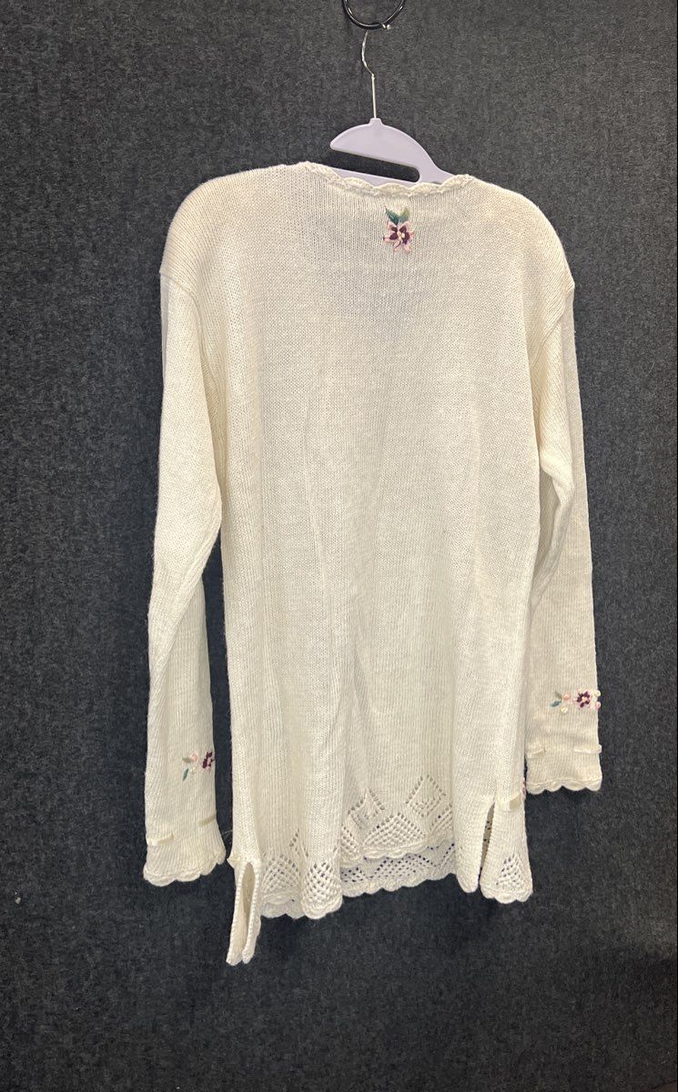 Vintage Y2K Capacity Women's Cream Floral Embroidered Crochet Hem Sweater Sz S