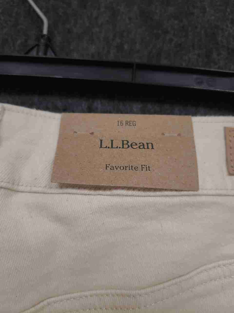 L.L. Bean Women's Natural Tencel Denim Favorite Fit Stretch Shorts NWT Sz 16