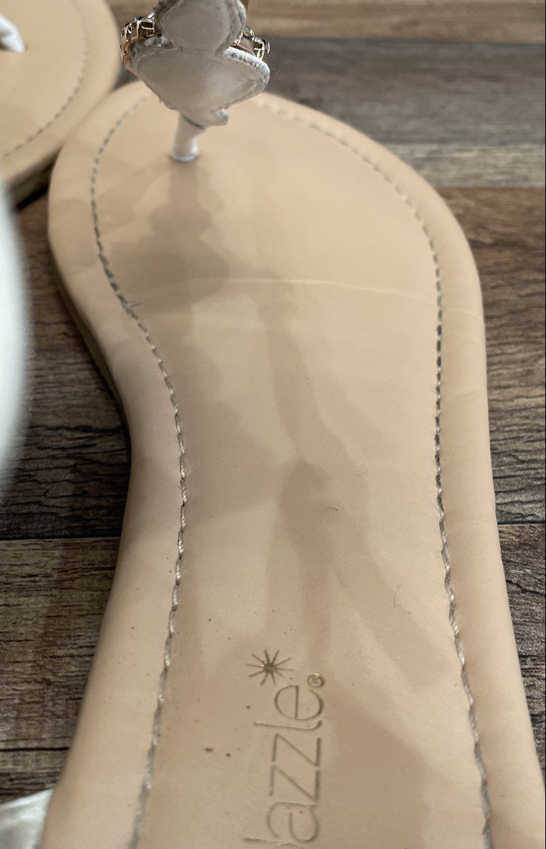 ShoeDazzle Celle White Jeweled Rhinestone T-Strap Flat Sandals Size 10
