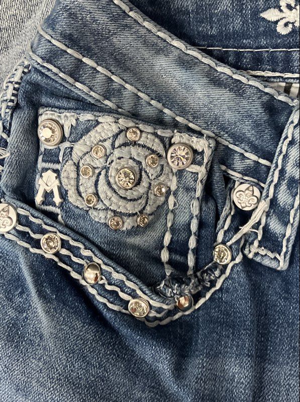 Answer Me Women's Blue Rose Floral Embroidery Rhinestone Bootcut Jeans Sz 11