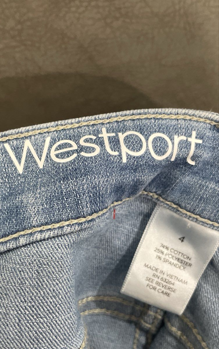 Westport Women's Signature Fit Blue Ombre Dip Dye Crop Jeans Size 4