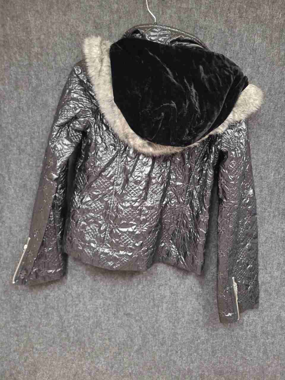 Romeo & Juliet Couture Women's Black Textured Floral Faux Fur Hood Jacket Sz L