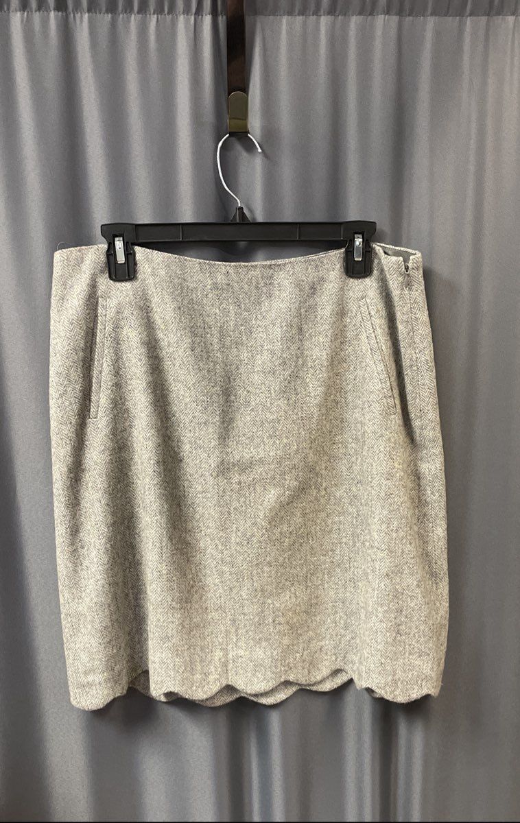 Talbots Women's Gray Wool Blend Herringbone Tweed Scalloped Hem Skirt Sz 10