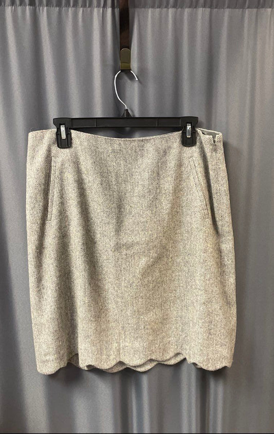 Talbots Women's Gray Wool Blend Herringbone Tweed Scalloped Hem Skirt Sz 10