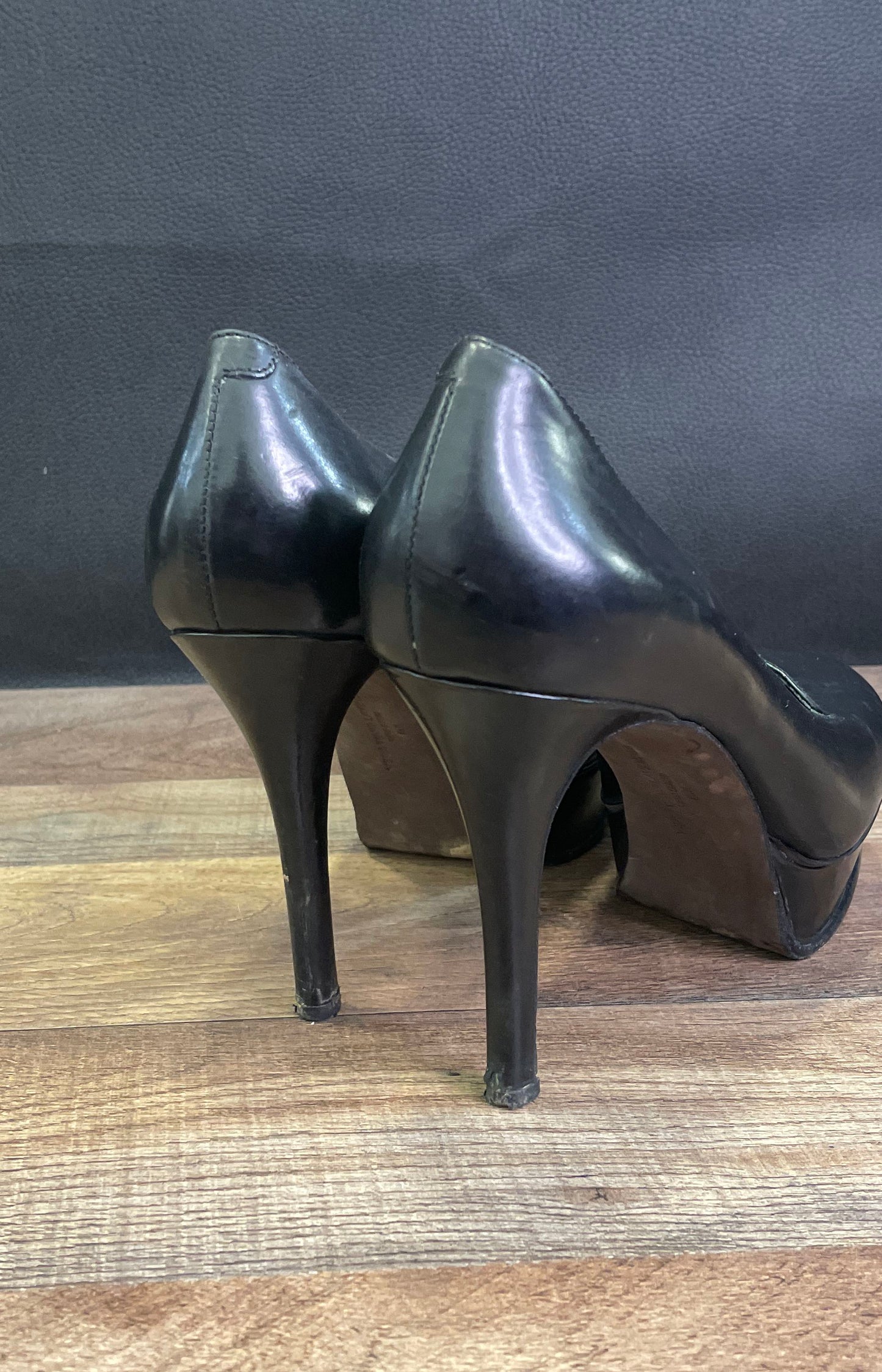 Vera Wang Lavender Black Leather Round Toe Platform Heels Women's Size 8.5M