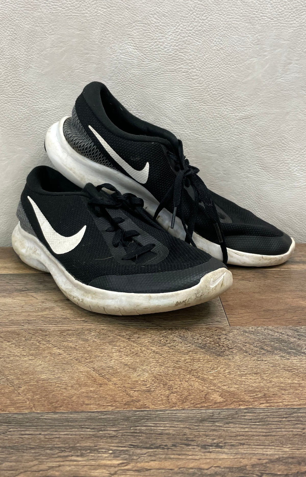 Nike Flex Experience RN 7 Black White Running Shoes Size 10