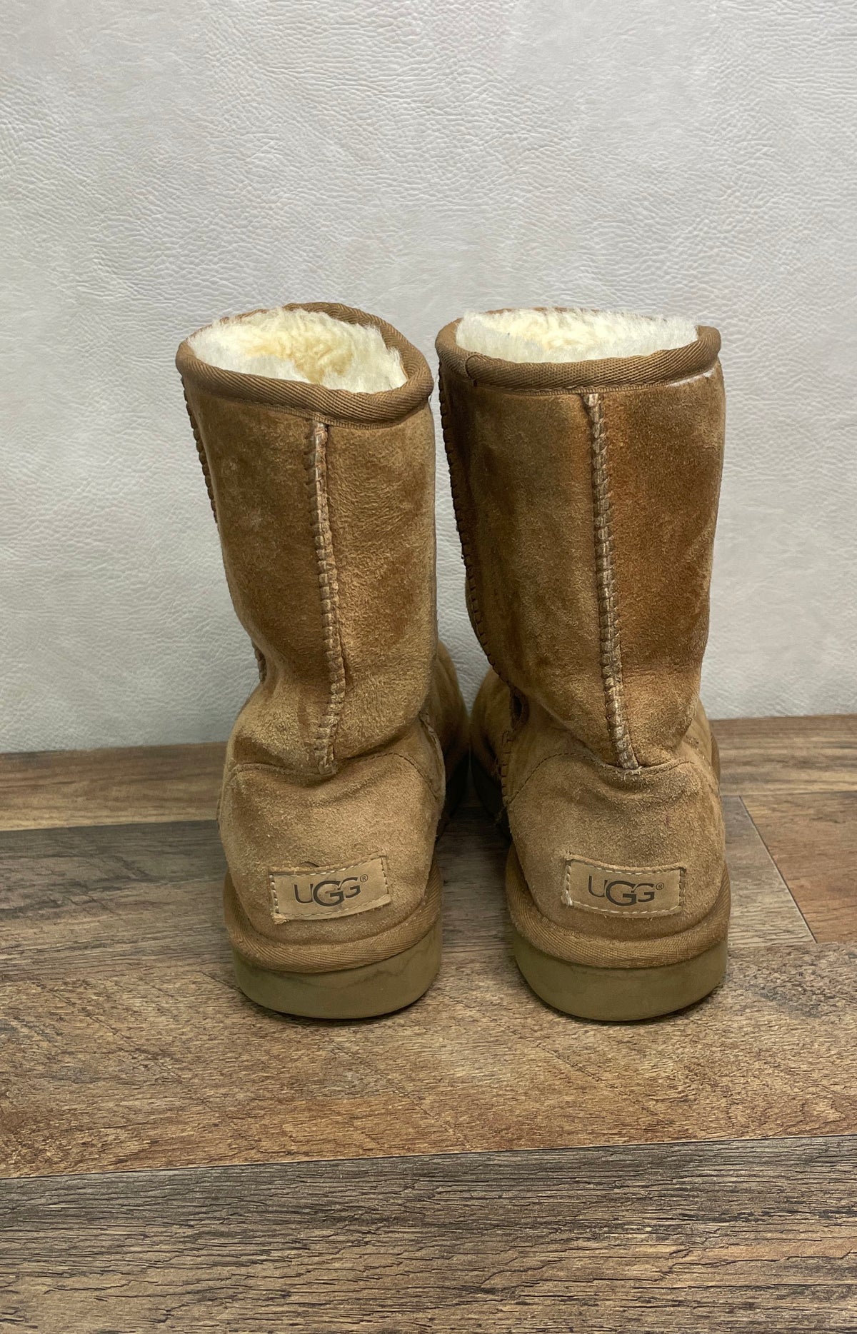 UGG Classic Short II Chestnut Brown Sheepskin Boots Women's Size 7