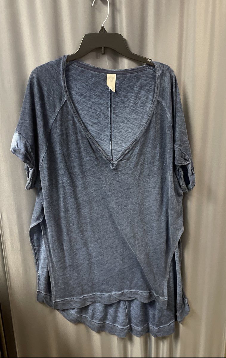 We The Free Women's Blue Linen Blend V-Neck Side Slit High-Low Top Sz XS