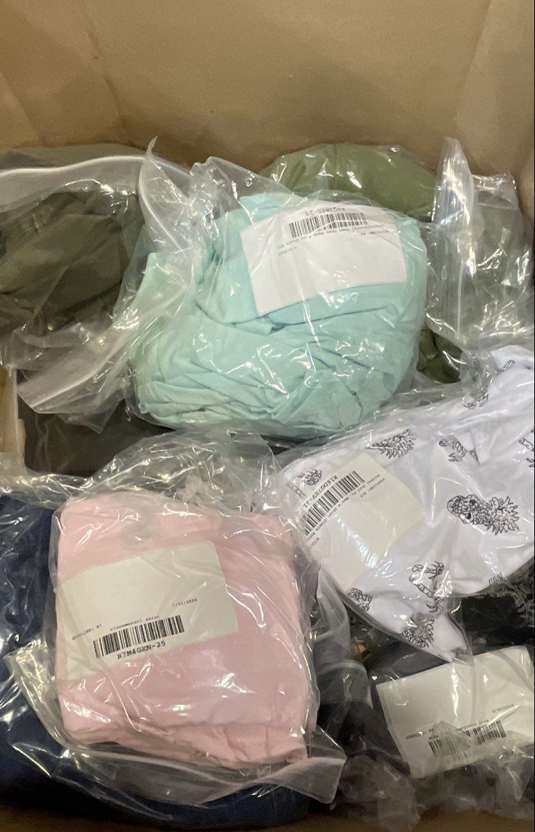 Nike Carhartt Banana Republic Clothing Bulk Reseller Lot Men Women Mixed 20.5 Lb