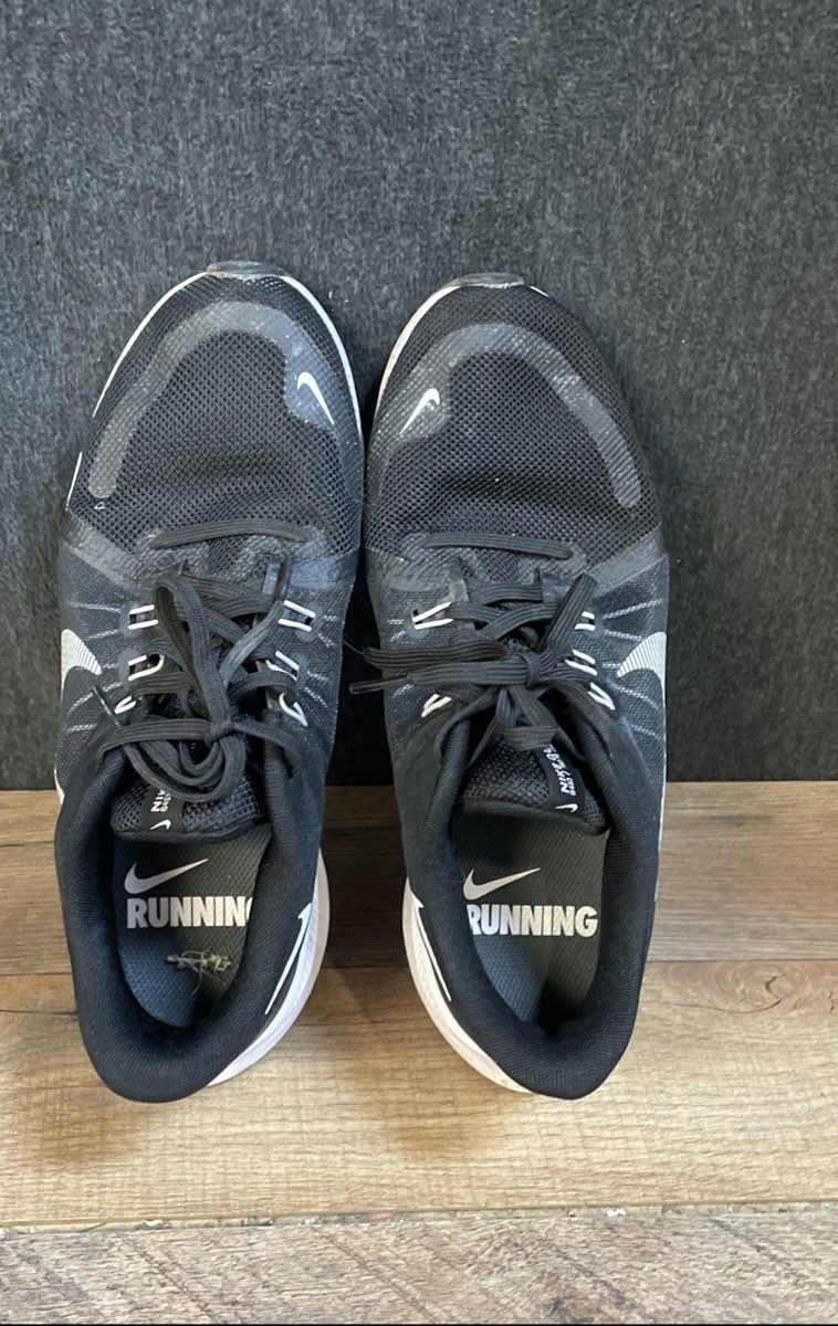 Nike Quest 4 Black Dark Smoke Grey White Running Shoes Women's Size 8.5