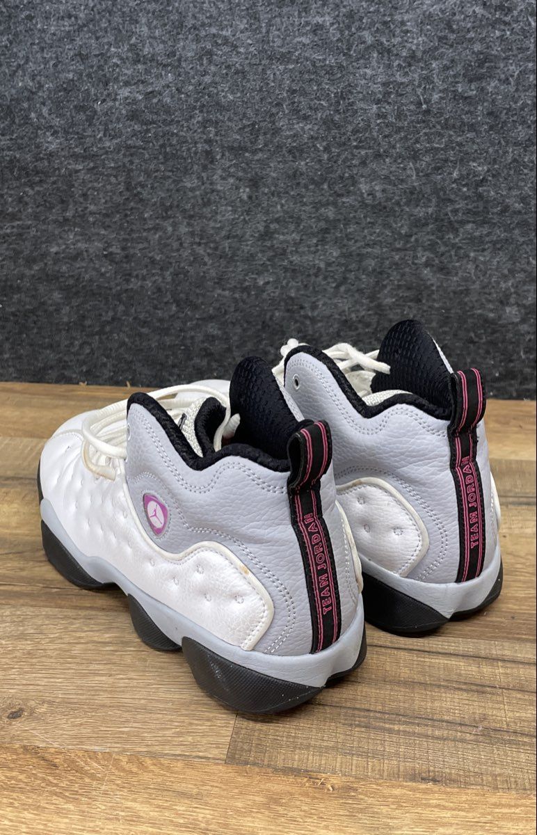 Jordan Jumpman Team 2 White Grey Vivid Pink Basketball Shoes Size 8Y