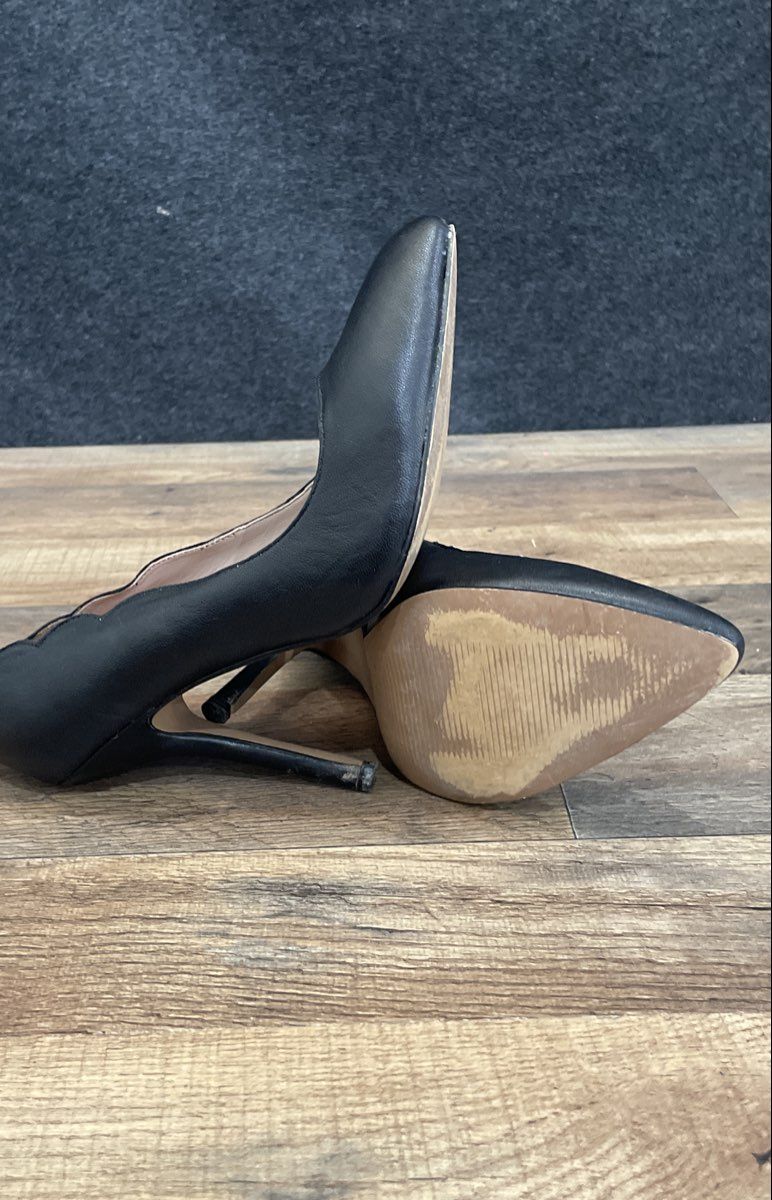 Betsey Johnson Raciee1 Black Scalloped Pointed Toe Heels Pumps Size 6