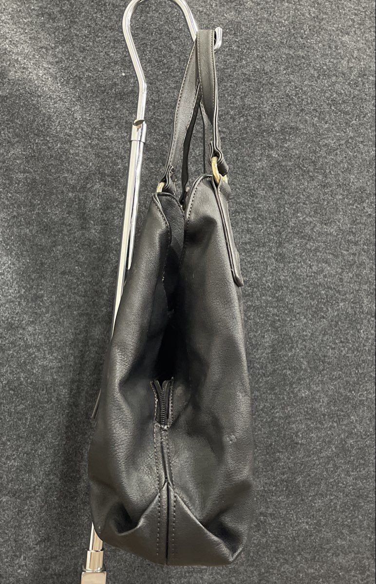 Liz Claiborne Black Leather Drawstring Tassel Shoulder Bag Gold Hardware Tote