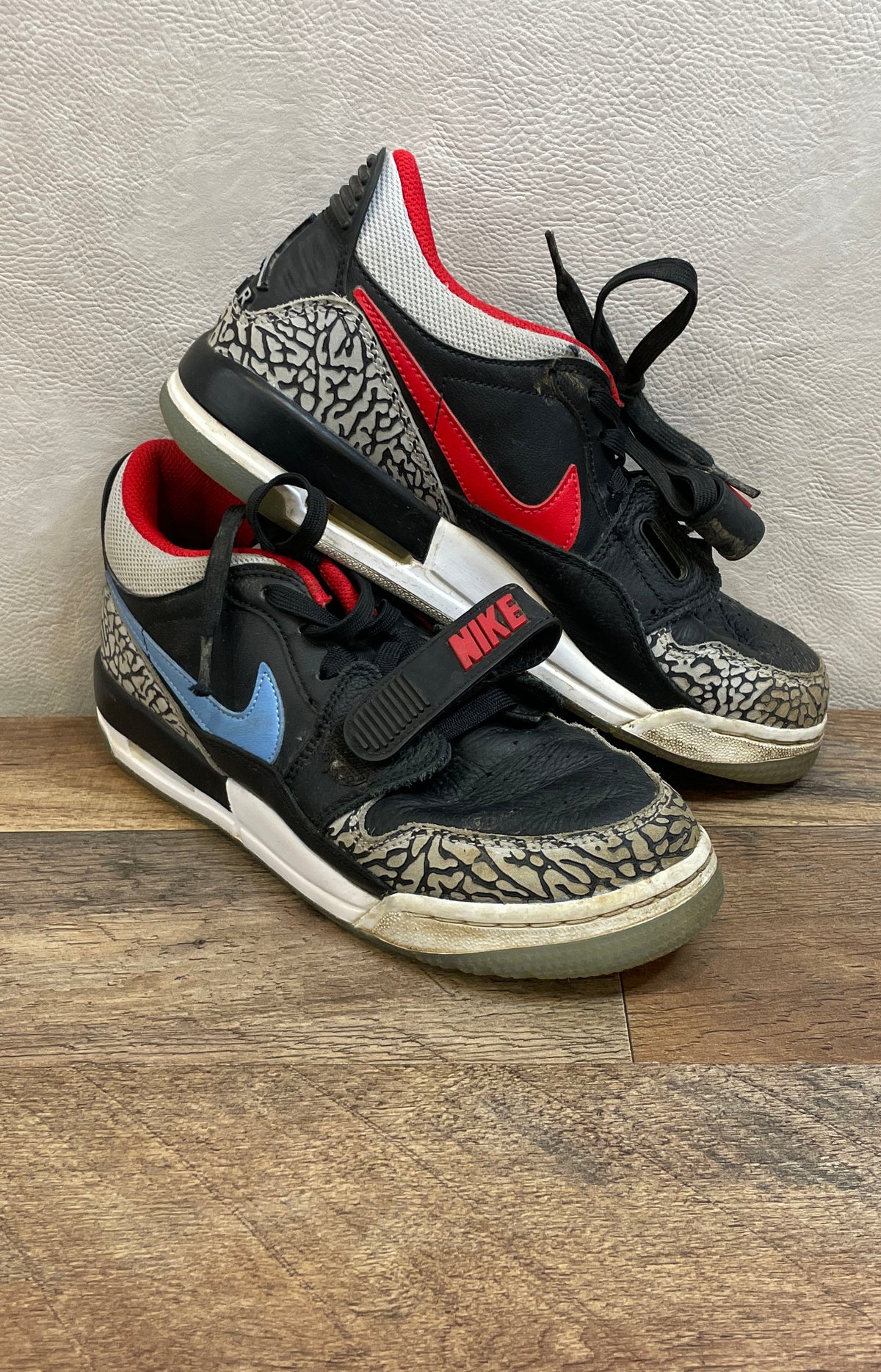 Nike Air Jordan Legacy 312 Low Black Red Blue Elephant Print GS Size 7Y