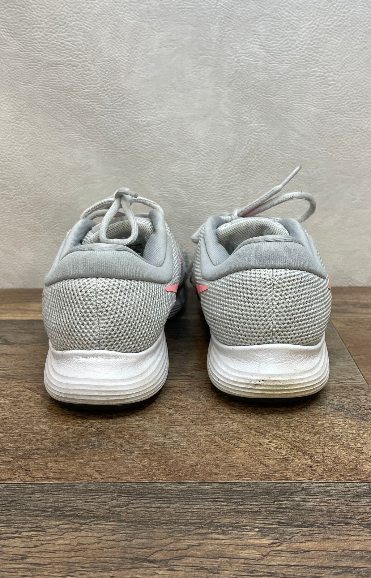 Nike Revolution 4 Wolf Grey Sunset Pulse Women's Running Shoes Size 8.5