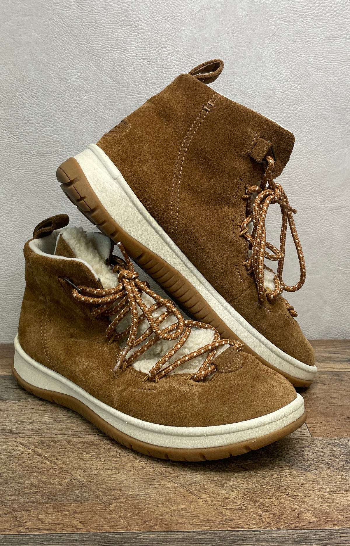 UGG Lakesider Heritage Mid Chestnut Suede Sneaker Boot Women's Size 9