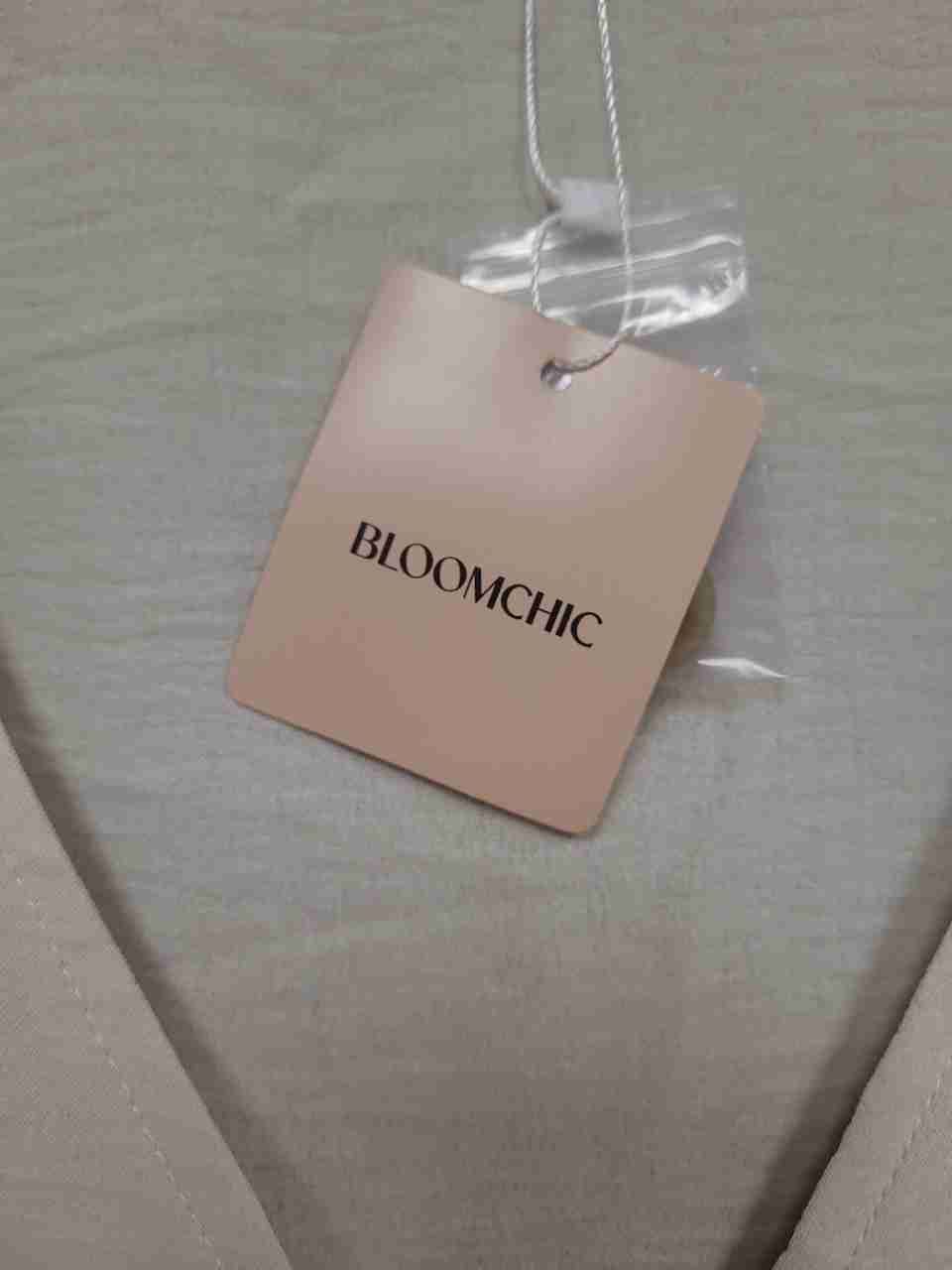 Bloomchic Women's Beige Textured V-Neck Button Front Vest Top Size 26 NWT