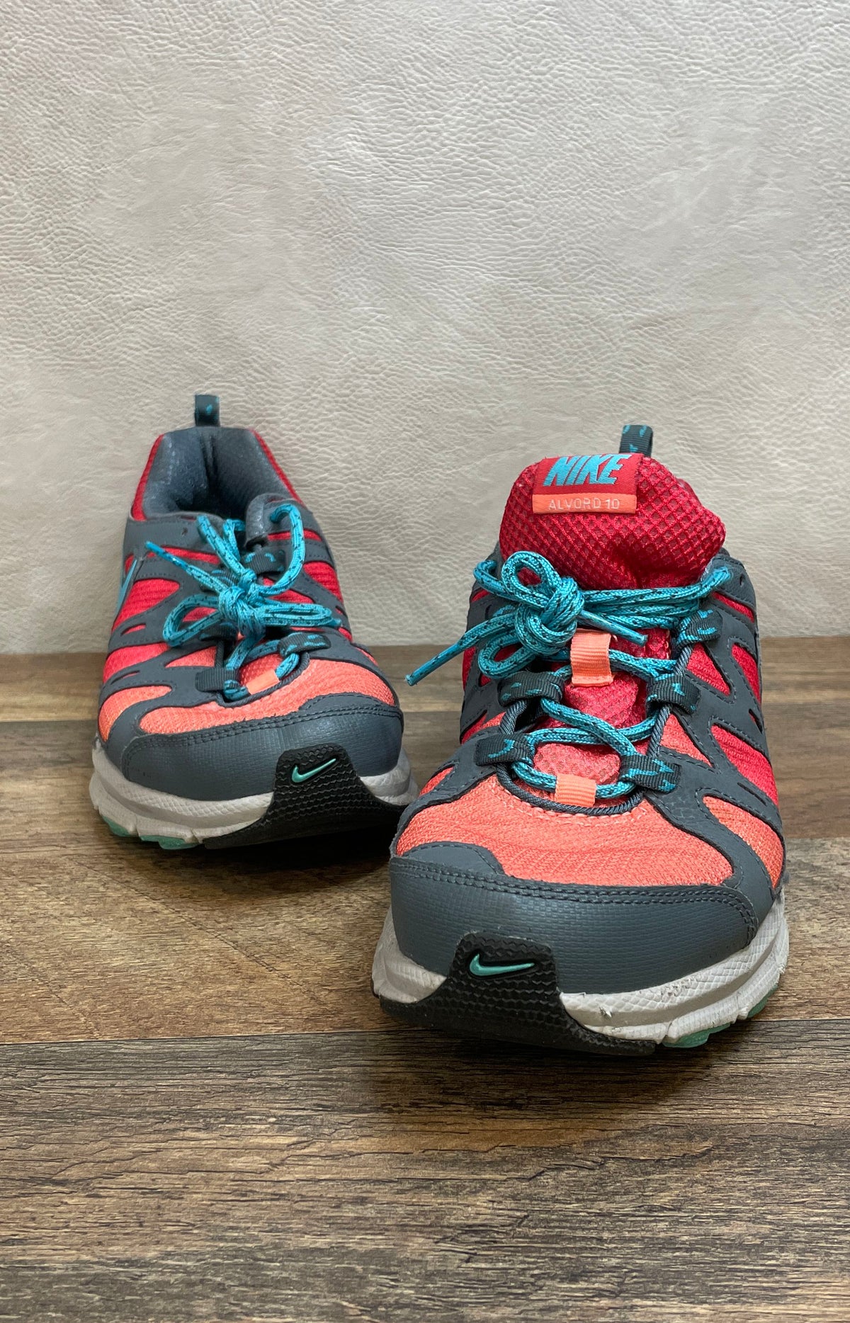 Nike Alvord 10 Grey Blue Orange Red Trail Running Shoes Women's Size 8.5