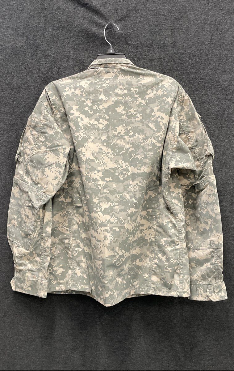 US Army Men's ACU Combat Uniform Coat UCP Digital Camo Med Reg Patched 2012