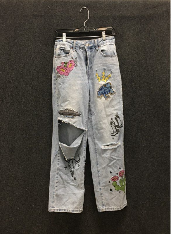 Forever 21 Women's Light Wash 90's Fit Embroidered Patch Distressed Jeans Sz 26