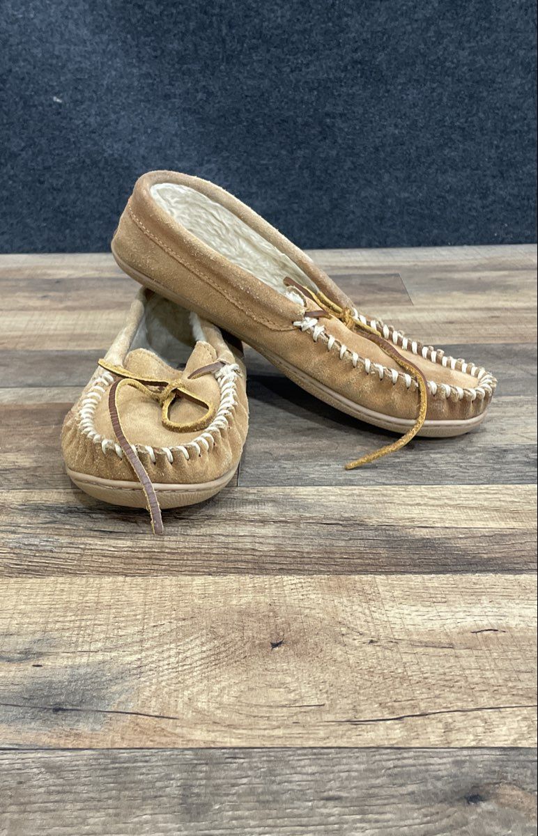 Minnetonka Cally Brown Suede Pile Lined Moccasin Slippers Women's Size 9