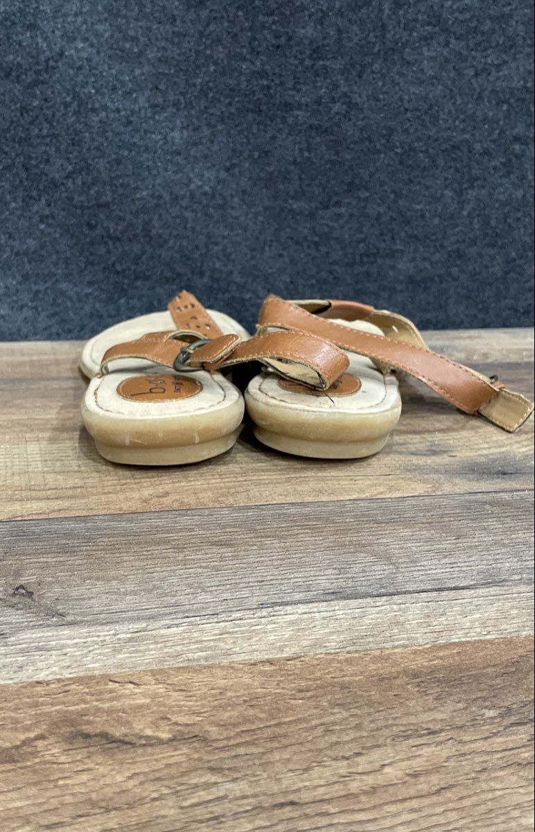 B.O.C. Born Concept Brown Cream T-Strap Thong Ankle Strap Sandals Size 11