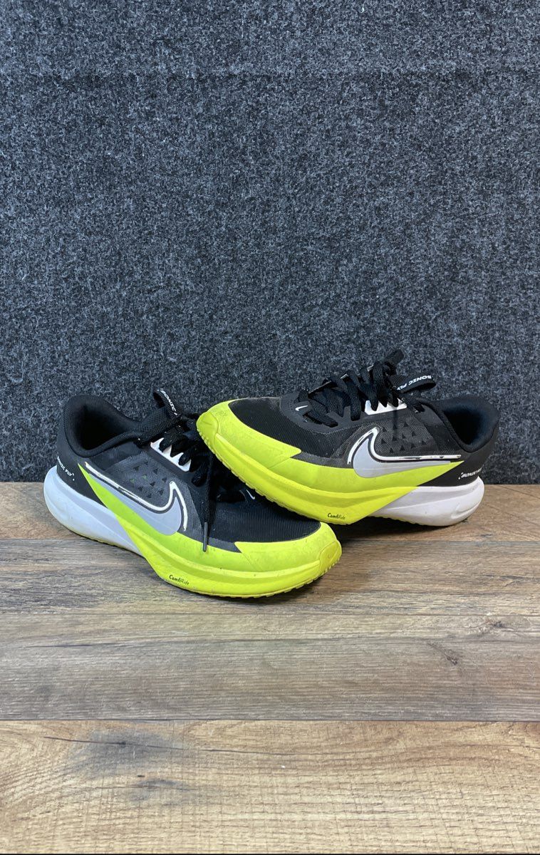 Nike Sonic Fly Black Volt Green Youth Running Shoes Size 5Y