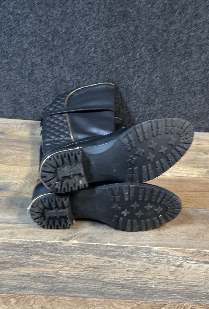 First Sight Black Quilted Back Zipper Rain Boots Women's Size 7.5