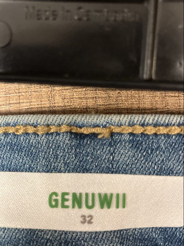 GENUWII Women's Light Wash Stretch Skinny Jeans High Rise Denim Size 32 NWT