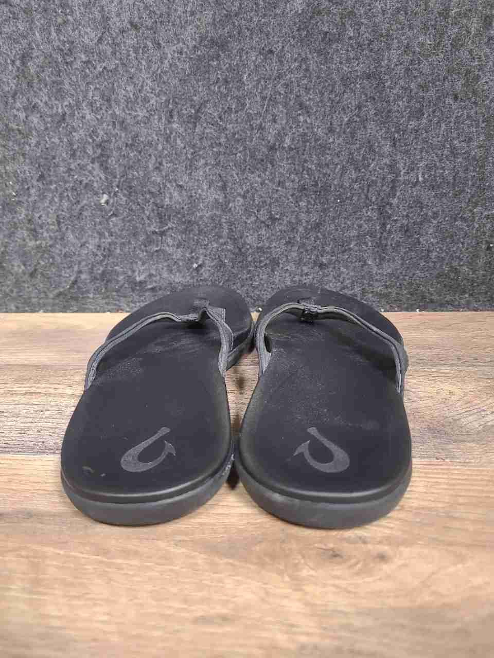 OluKai Puawe Black Flip-Flop Thong Sandals Women's Size 9.5
