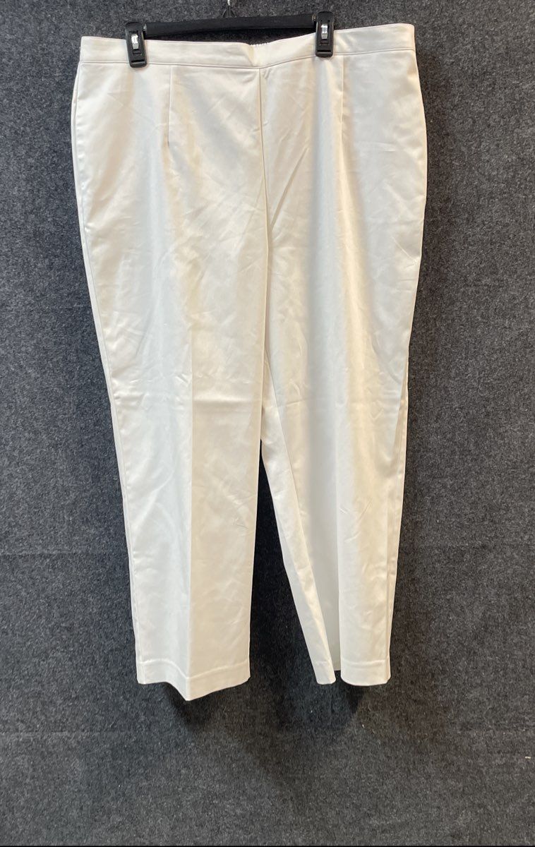 Alfred Dunner Women's White Classic Fit Proportioned Short Pants NWT Sz 20W