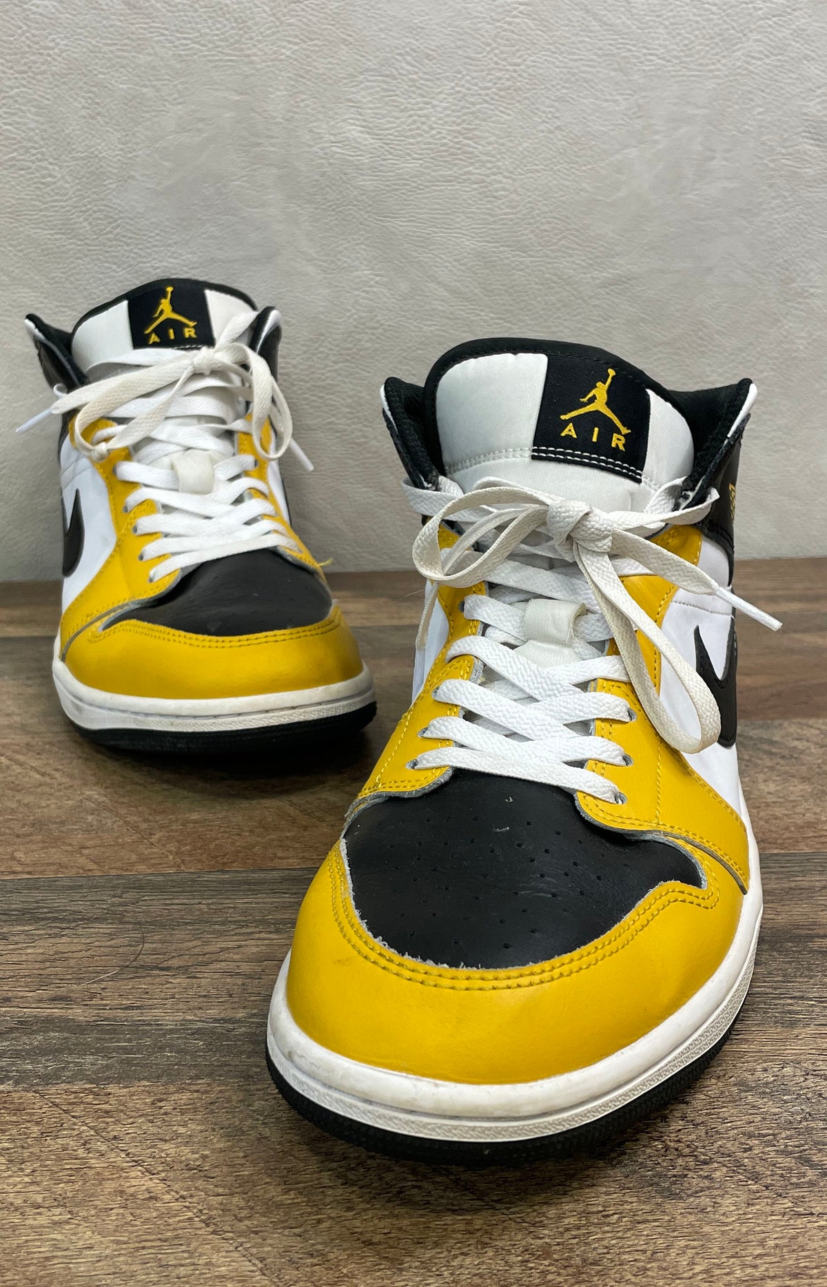 Nike Air Jordan 1 Mid Yellow Ochre Black White Size 11 DQ8426-701