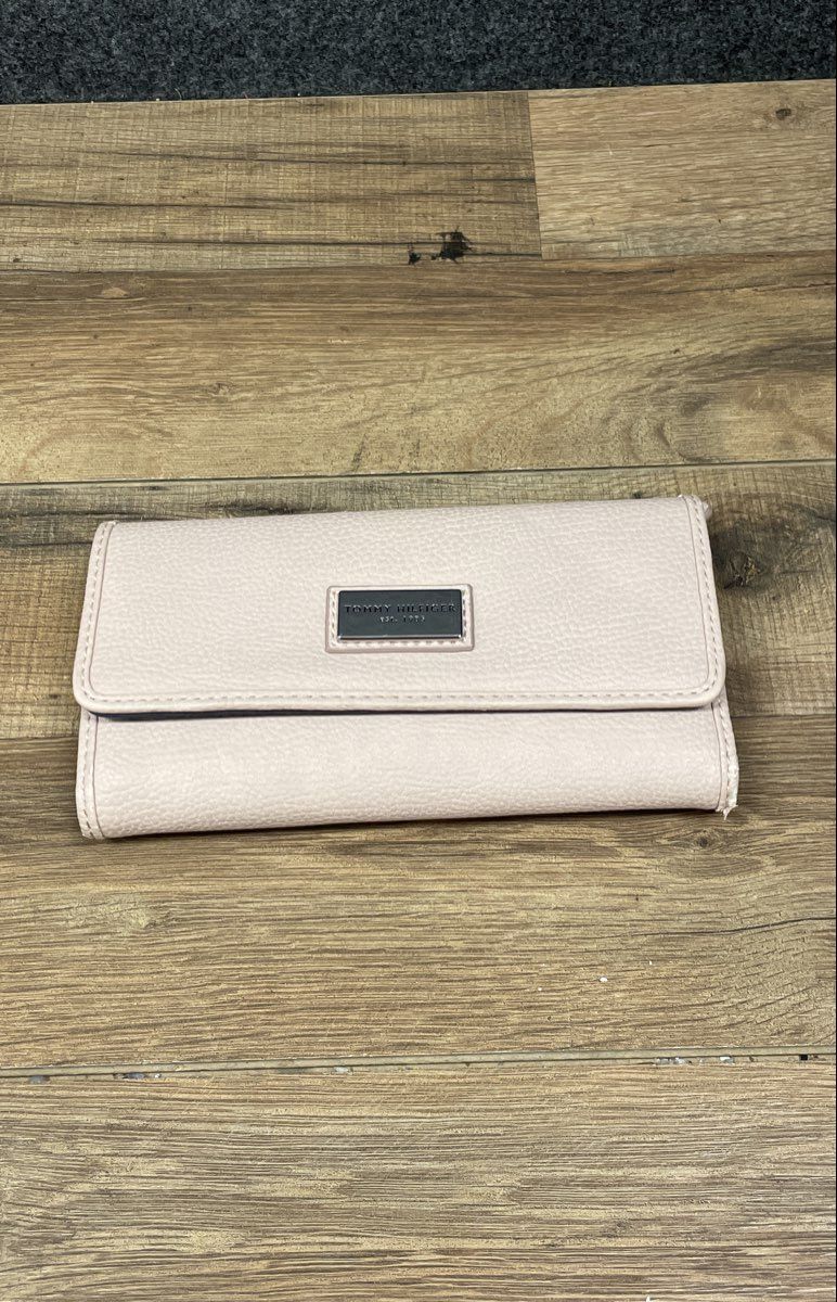 Tommy Hilfiger Light Pink Pebbled Trifold Flap Wallet Silver Hardware