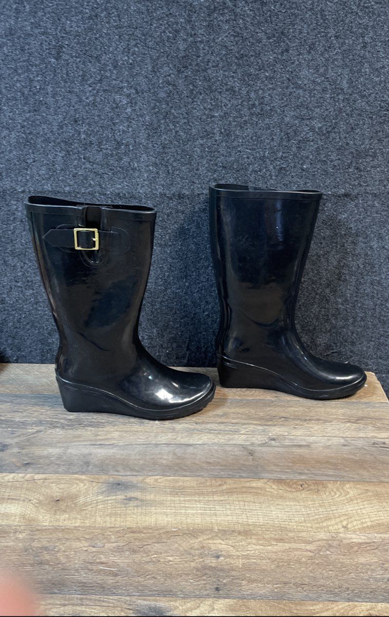 Alley Black Glossy Rubber Wedge Rain Boots Gold Buckle Size 9M