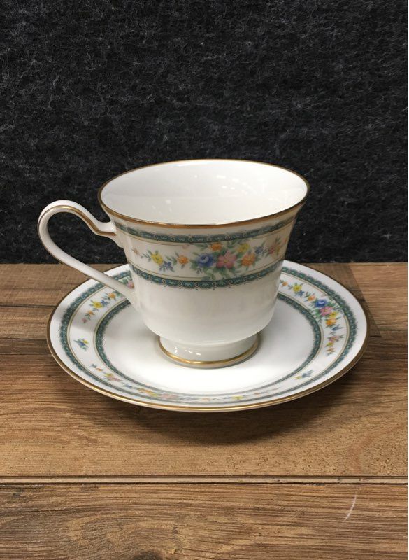 Lot of 4 Noritake Amenity 7228 Footed Cups & Saucers