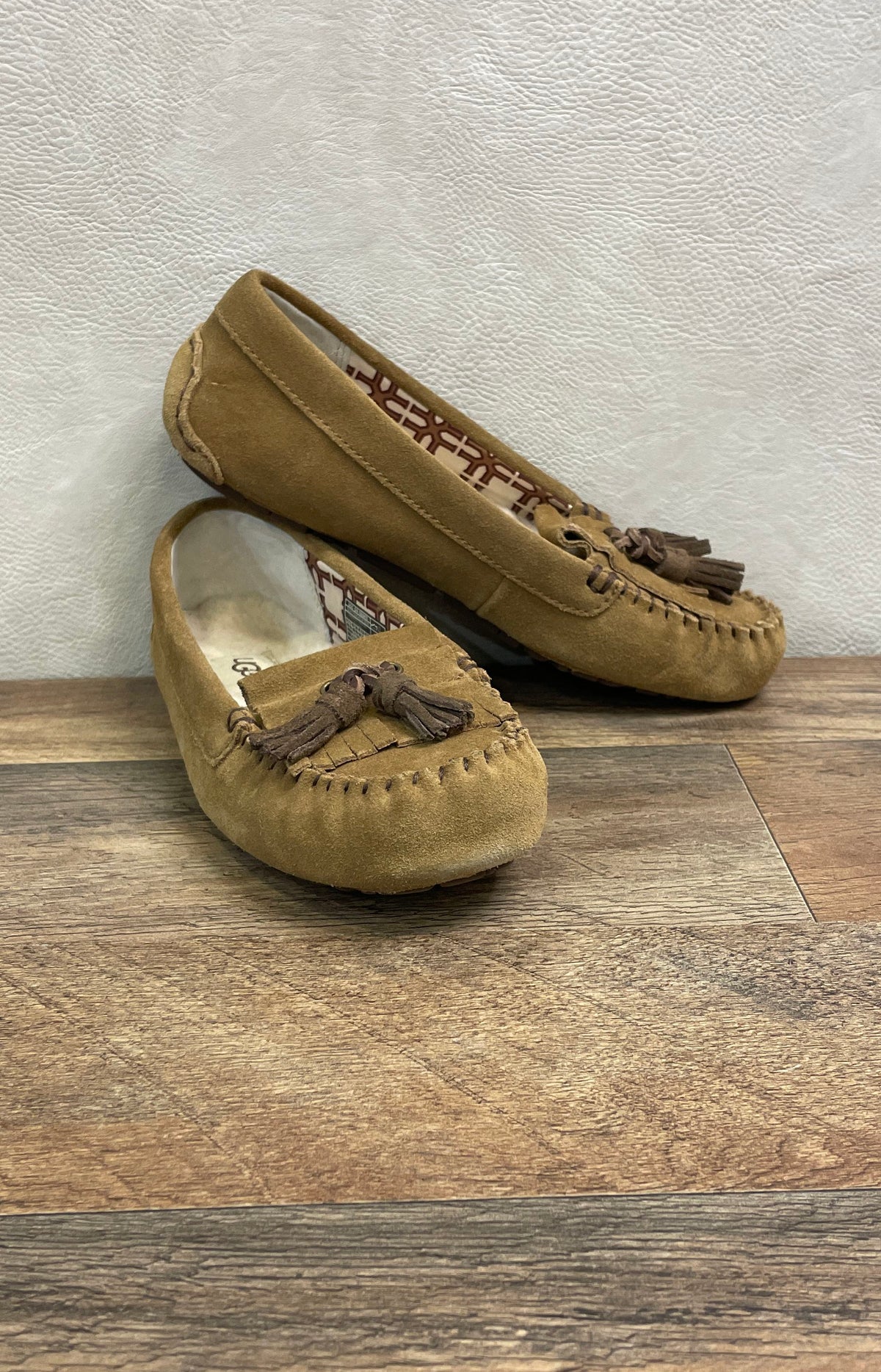 UGG Dakota Chestnut Brown Suede Tassel Moccasin Slippers Women's Size 5