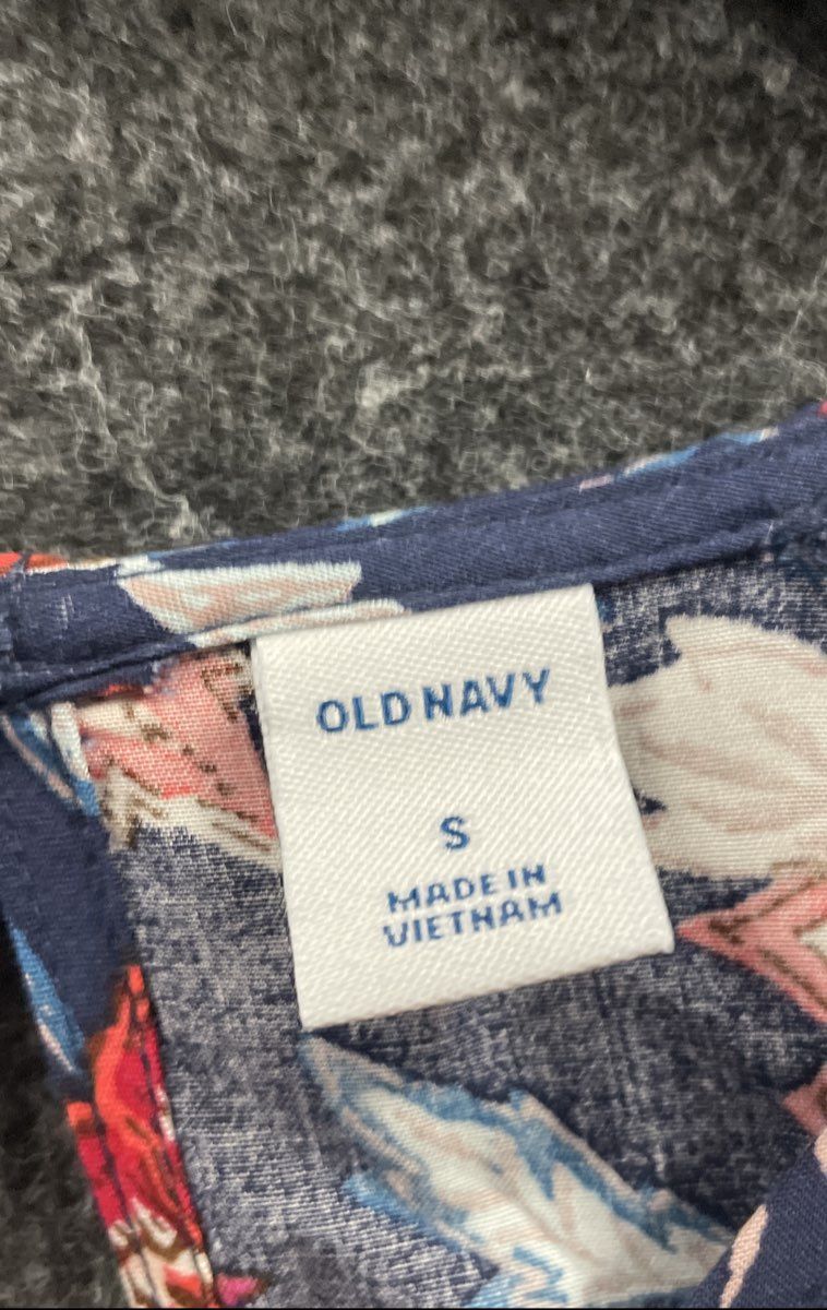 Old Navy Women's Navy Floral Rayon Sleeveless High Neck Blouse Tank NWT Sz S