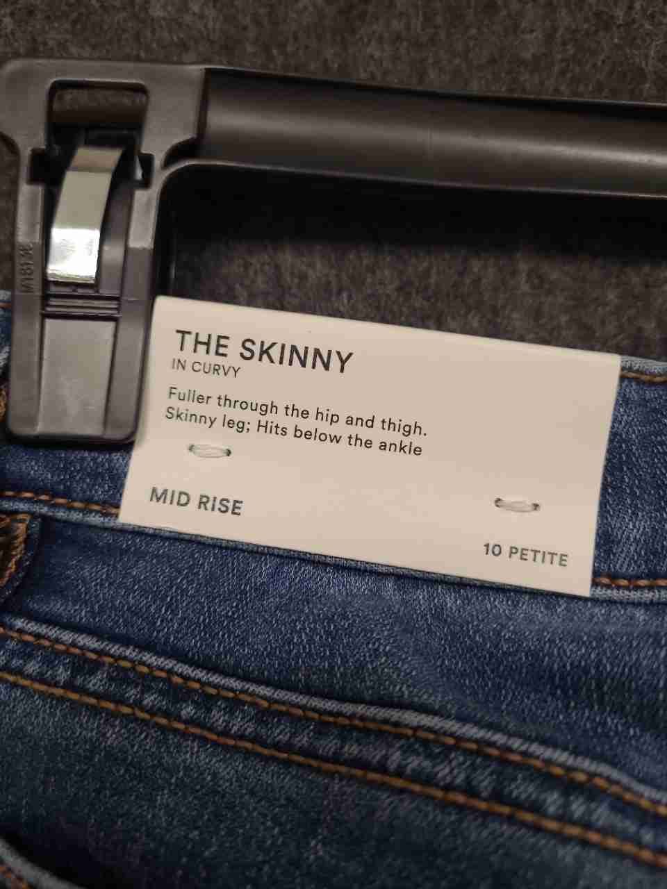 Ann Taylor Women's Blue The Skinny Curvy Fit Mid Rise Raw Hem Jeans NWT Sz 10P