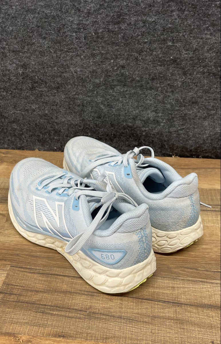 New Balance Fresh Foam 680v8 Light Blue White Running Shoes Women's Size 8.5