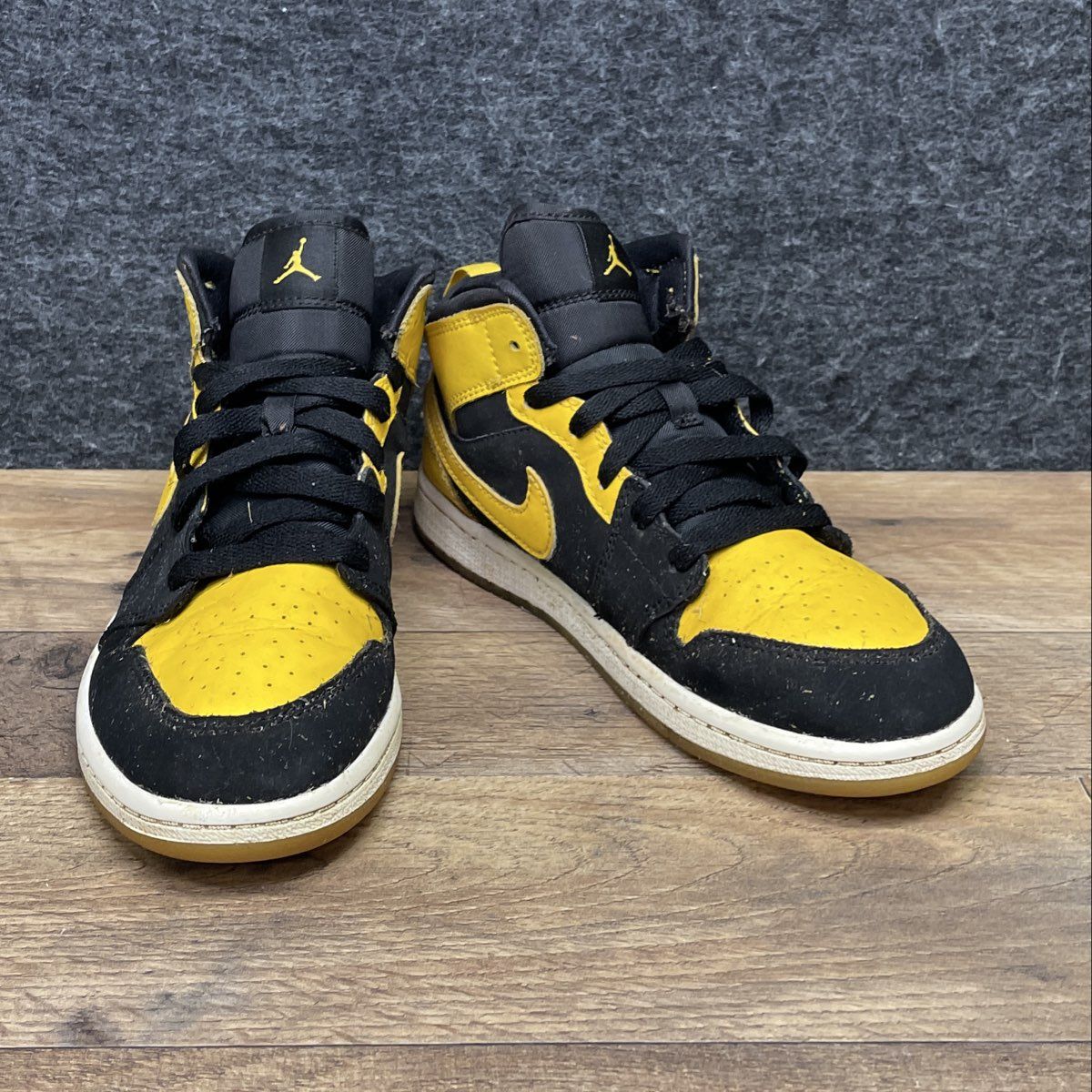 Nike Air Jordan 1 Mid New Love Black Varsity Maize GS Youth Size 3Y
