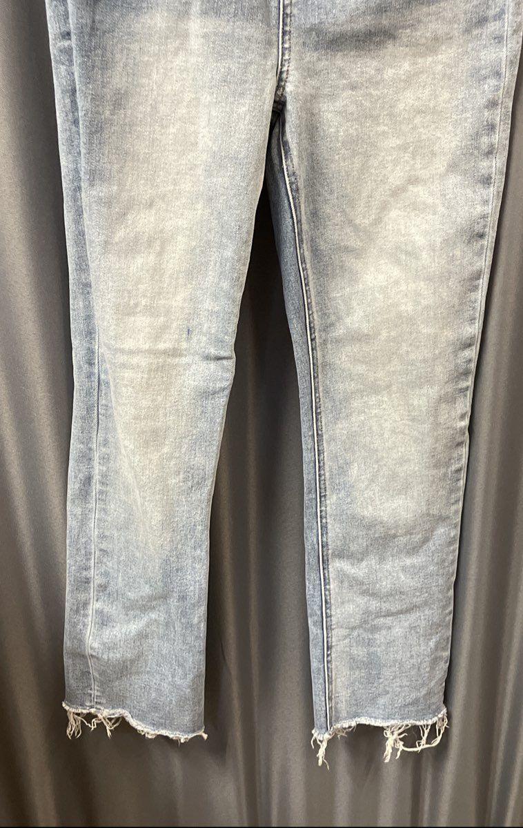 Vervet Blue Women's High Rise Straight Leg Light Wash Distressed Raw Hem Sz 27