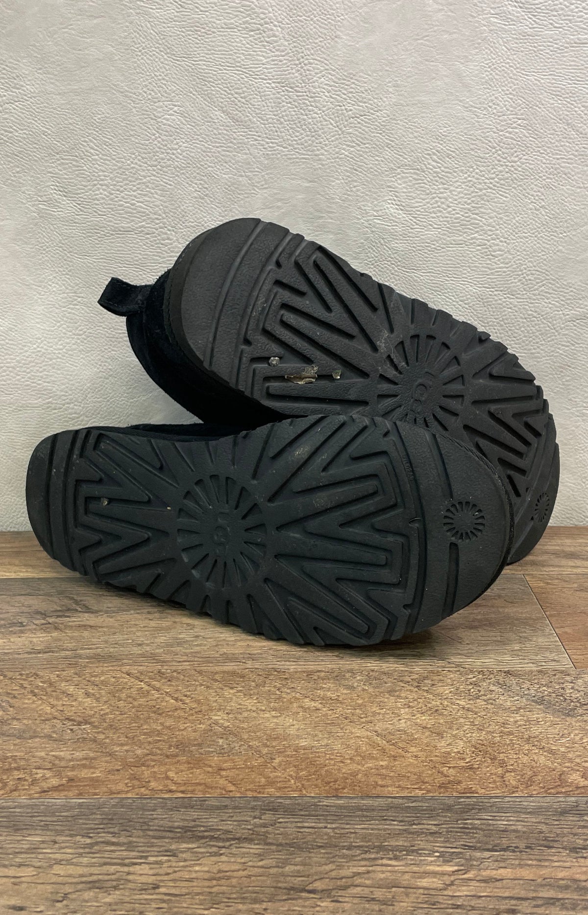 UGG Neumel Black Suede Lace-Up Chukka Boots Men's Size 9