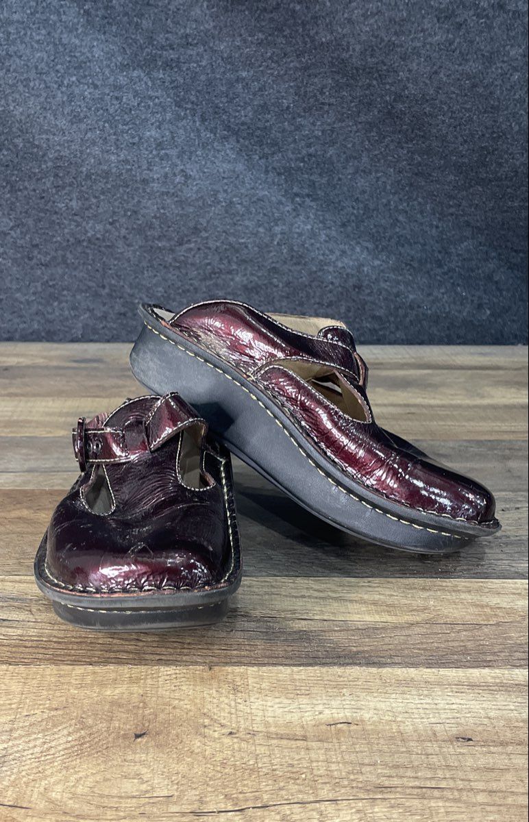 Alegria Paloma Burgundy Patent Leather T-Strap Mary Jane Clogs Women's Size 37