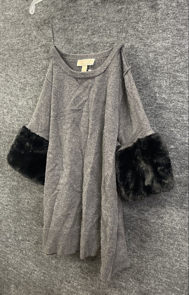 Michael Kors Women's Gray Cold Shoulder Faux Fur Cuff Knit Sweater Sz M