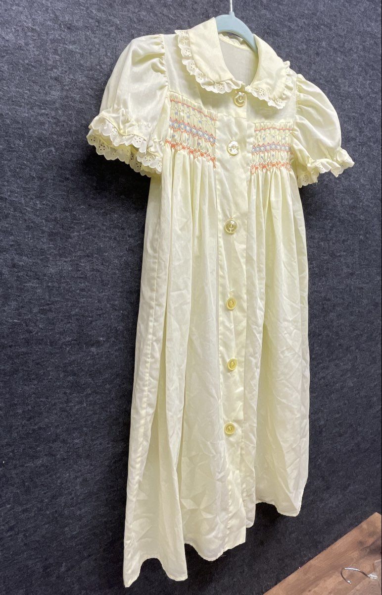 Vintage 70s Girls Yellow Smocked Eyelet Trim Button Front Puff Sleeve Dress
