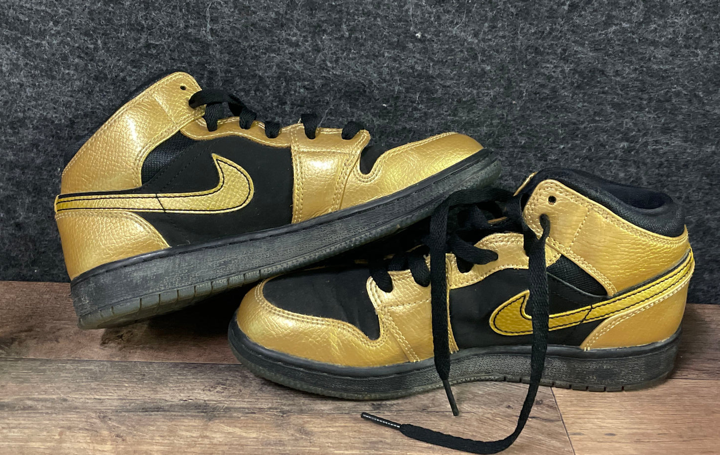 Nike Air Jordan 1 Mid GS Metallic Gold Black Youth Sneakers Size 4.5Y