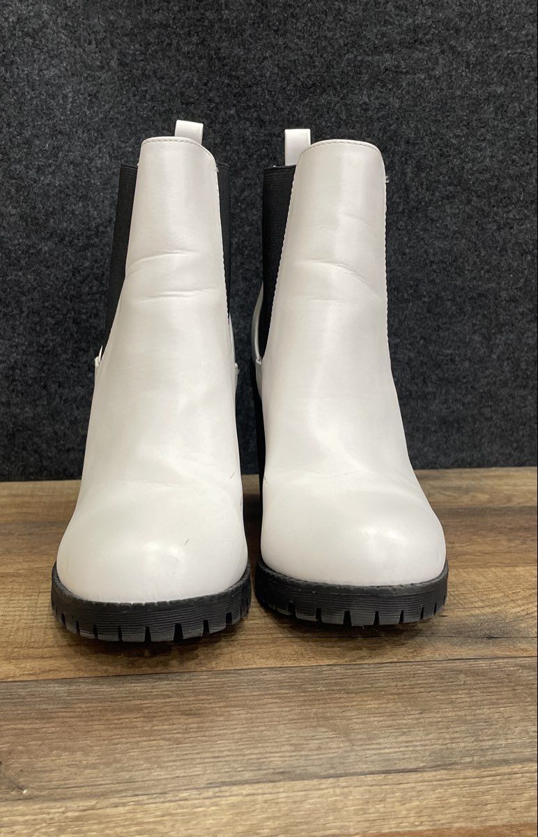Soda White Black Lug Sole Chelsea Block Heel Boots Women's Size 10